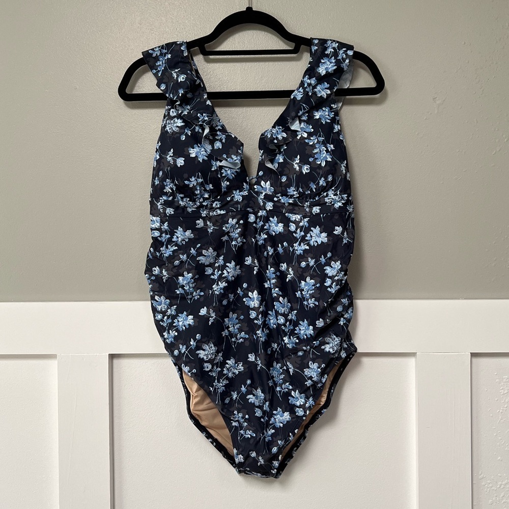 NWT A Pea In The Pod Floral Ruffled Maternity One Piece Swimsuit - Navy